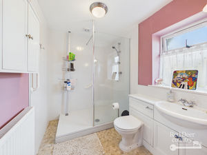 Ensuite- click for photo gallery